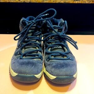 Navy blue Jordan’s For kids size 13